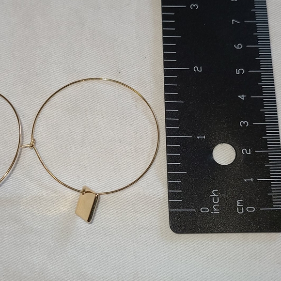 Gold hoop earrings with square dangle - Picture 3 of 4